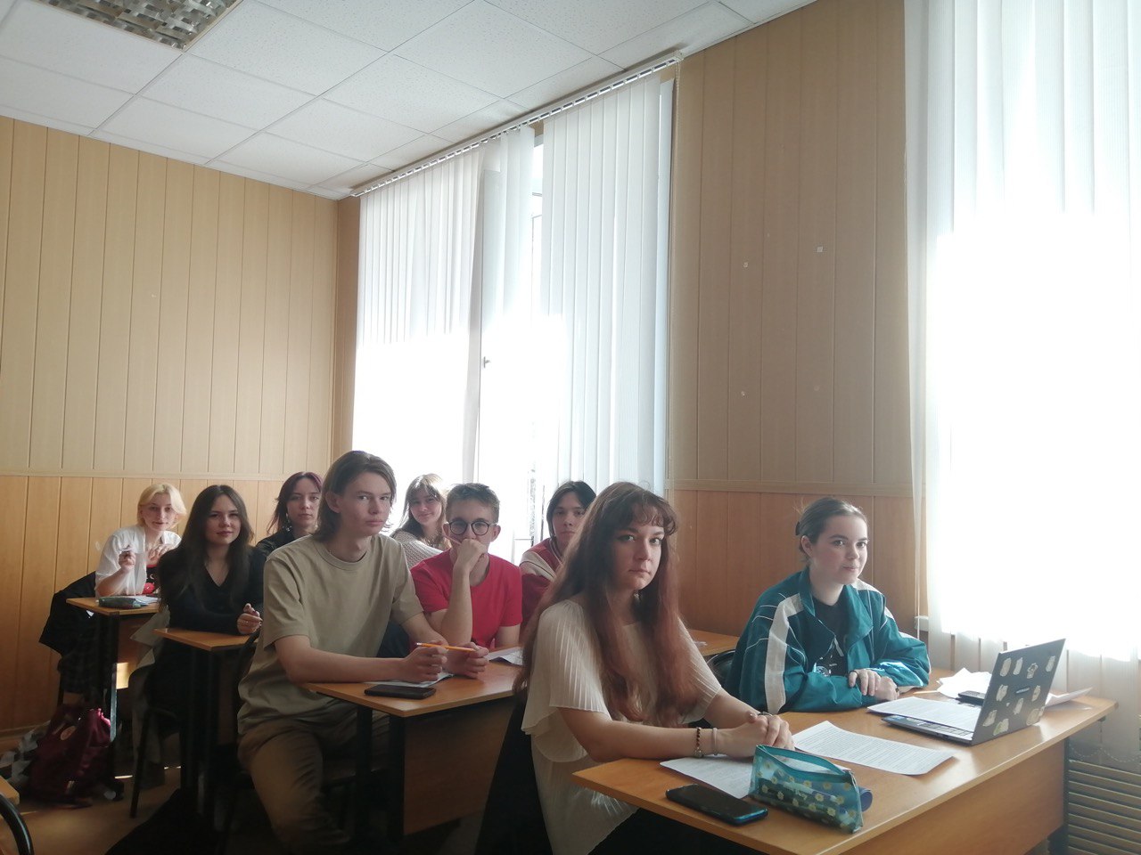 12 апреля к.и.н., доцент кафедры ВИиО Семина Н.В. провела круглый стол на тему: «Правонарушения-дорога в пропасть».